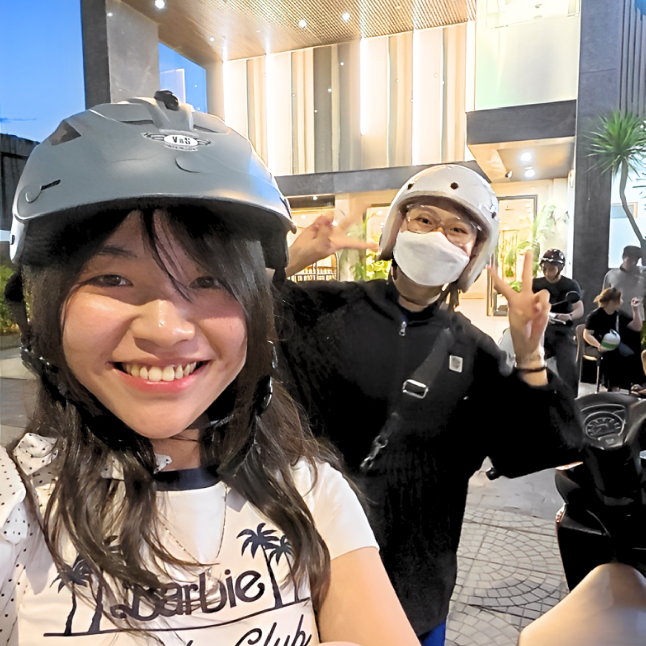 Da Nang Ao Dai Knight Night Tour: Ao Dai knight guides take you to hidden gems and experience a culinary adventure.