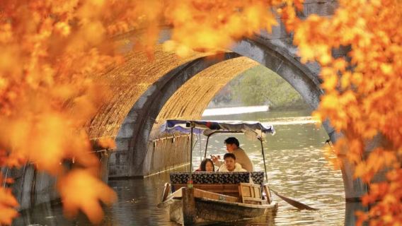 Half-Day Hangzhou West Lake Tour [Cruise to Three Pools Mirroring the Moon Island + Enjoy Ten Scenes of West Lake + Live Guide]