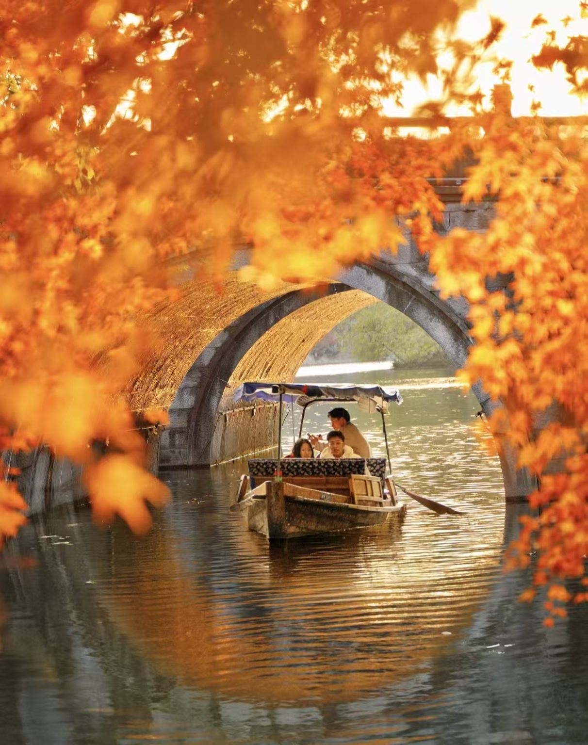 Half-Day Hangzhou West Lake Tour [Cruise to Three Pools Mirroring the Moon Island + Enjoy Ten Scenes of West Lake + Live Guide]