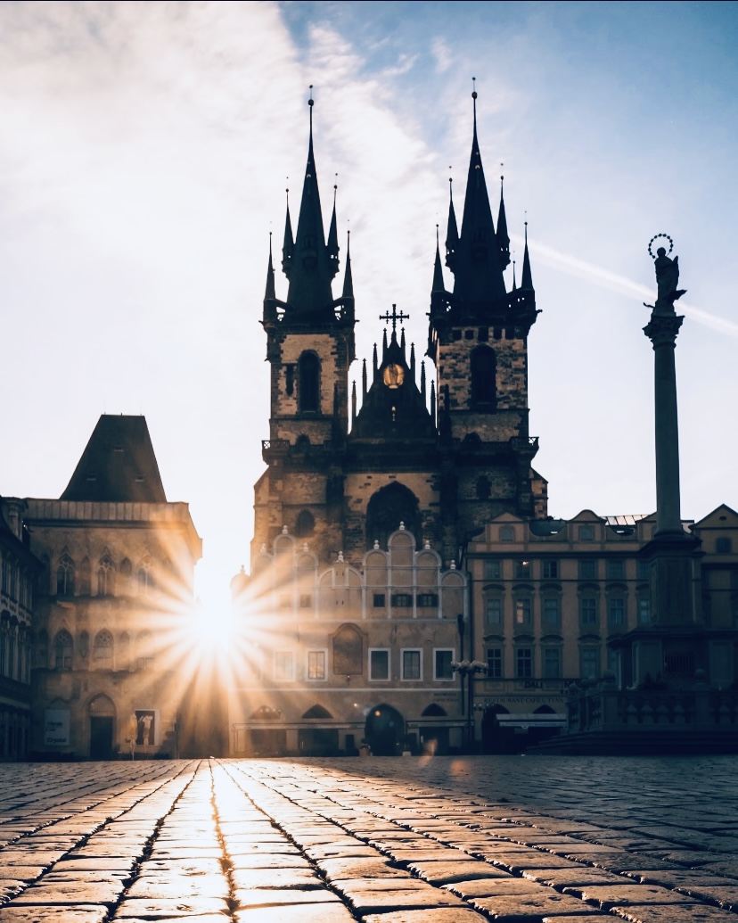 布拉格哥德式城堡區域包車漫步一日遊
