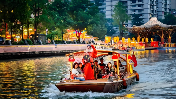 Chengdu Jinjiang River Night Cruise Ticket + MR Experience: Enjoy magnificent scenery from the boat! Choose between daytime or nighttime sessions.