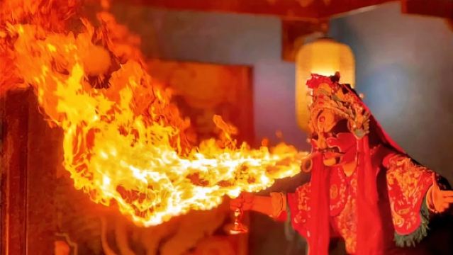 Chengdu·"East Suburb Memory" Weimian Hall·Sichuan Opera Face-Changing Show: Witness the magic of Sichuan Opera face-changing and immerse yourself in a joyful Bashu cultural experience