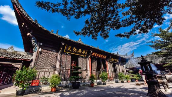 成都文殊院：千年古刹藏珍寶，中文講解品禪韻