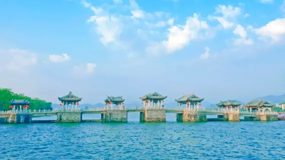 Chaozhou: Tradução/guia turístico/acompanhante local | Idiomas suportados: chinês/cantonês/inglês/russo/alemão e outros idiomas menos comuns | Serviços disponíveis para feiras/atrações turísticas | Atendimento a empresas/experiência imersiva na dança Yingge de Chaozhou