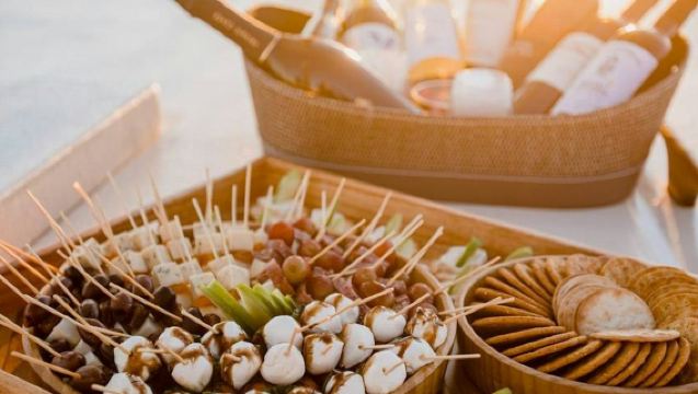 キーウェスト：ワインと風を楽しむサンセットセーリング