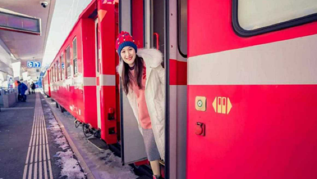 Swiss Travel Pass (GoldenPass Express/Glacier Express + e-ticket/physical ticket + Family Card free + unlimited travel including 90 cities' transportation)