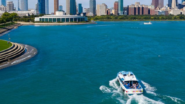 ミシガン湖とシカゴ川：1.5時間の観光クルーズ