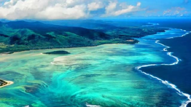 1-day tour in Mauritius · 45-minute helicopter ride to view the underwater waterfall · Hotel pickup and drop-off · English-speaking driver