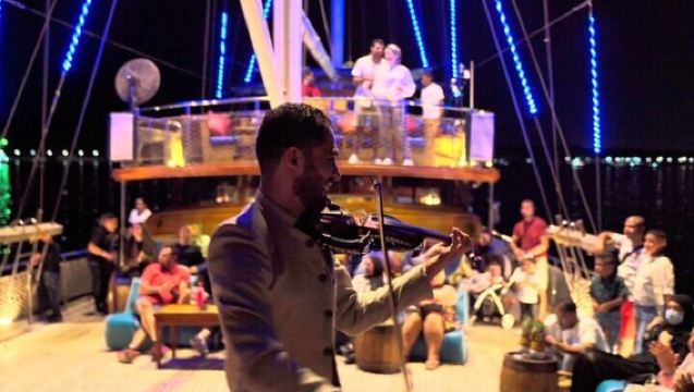 沙姆沙伊赫 VIP 遊艇派對含晚餐與表演