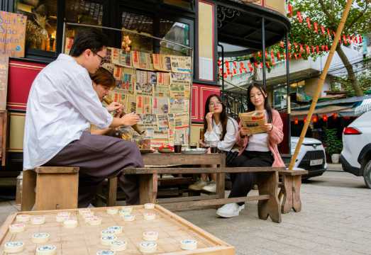 Half-Day Hanoi Food Tour: Tram Cars Walking & Subsidy Era Food Tasting from Truc Bach Lake