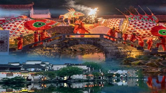 Lawatan Sehari ke Hongcun + Chengkan + Pelayaran Malam [Tarian Ikan & Naga Ribuan Tahun | Cahaya Gemilang Chengkan | Malam Budaya Huizhou yang Memukau]
