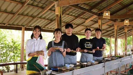 Chiang Mai Systerhem | Rislada Thailändsk Matlagning Thailändsk Matlagningskurs