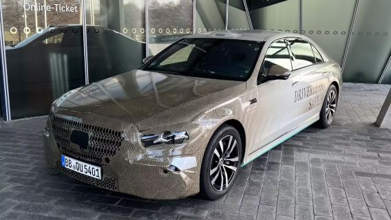 Lawatan Sewa Peribadi di Stuttgart: Muzium Mercedes-Benz + Lawatan Sehari di Legoland Günzburg