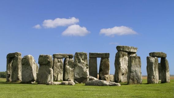 Full-Day Stonehenge and Bath Tour