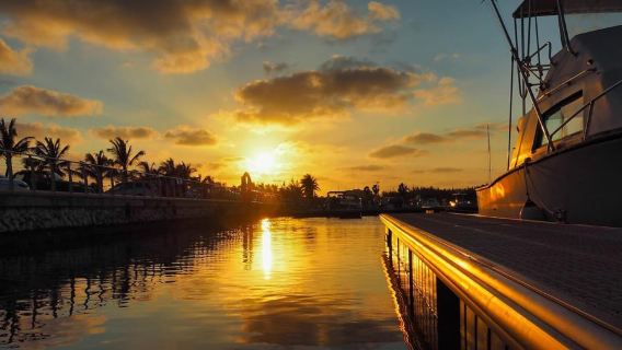 Grand Cayman: Bioluminescent Bay Boat Tour with Snorkeling