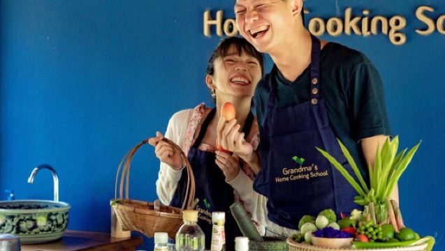 GRANDMA'S Home Thai Cooking School i CHIANG MAI med hotelltransfer