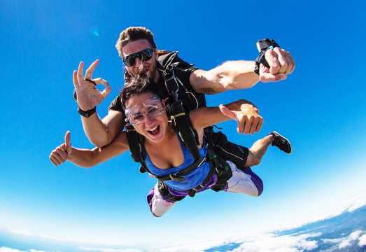 Skydiving from 15,000 feet in Cairns AUD 372