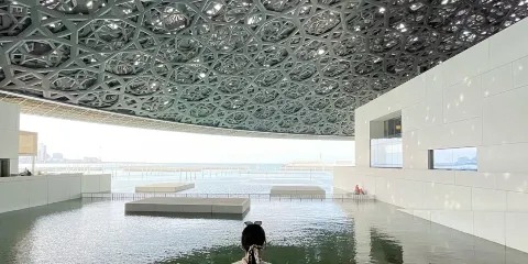 從杜拜出發:阿布扎比盧浮宮+總統府+謝赫扎耶德大清真寺一日遊