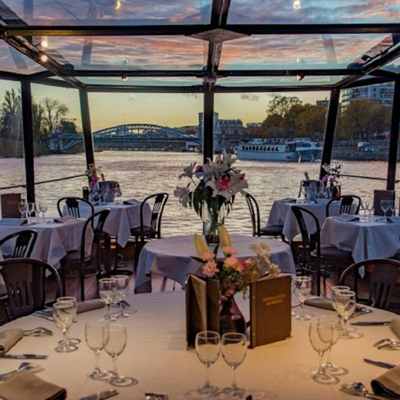 Seine River: Dinner Cruise with Bay Windows and Champagne