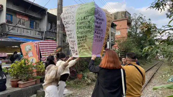 九份老街+十分寮+十分瀑布日帰りツアー【台北出発|催行保証】