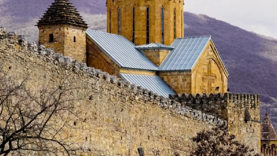 格魯吉亞卡茲別克+阿娜努日要塞+聖三一教堂|打卡孤獨星球封面