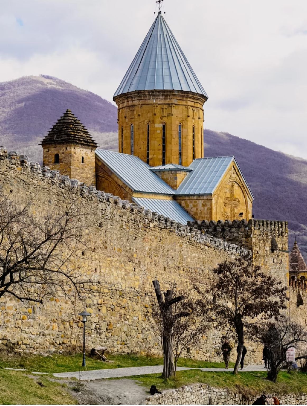 喬治亞卡茲別克+阿娜努日要塞+聖三一教堂|打卡孤獨星球封面
