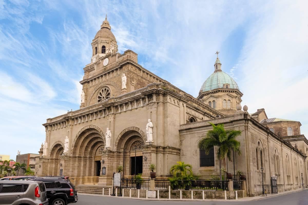 Classic 1-day tour of Manila - churches/castles/Rizal Park/Manila Bay