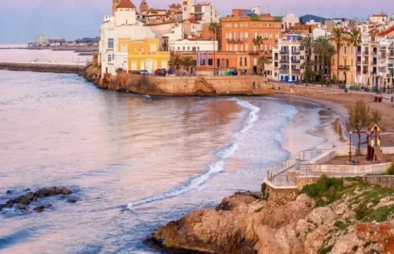 巴塞隆拿拼車一日遊：蒙特塞拉特山+錫切斯濱海小鎮