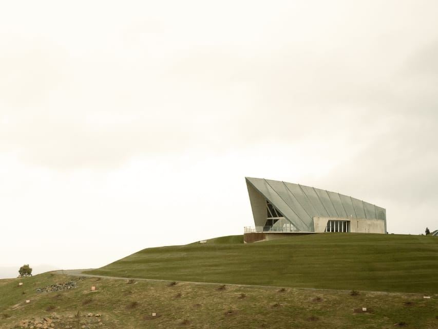 Canberra: City Highlights Day Tour with Entrance Fees