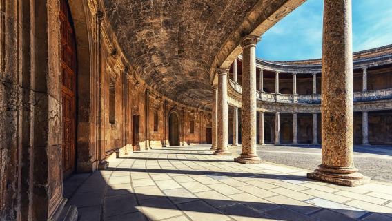 Khu vực xung quanh Alhambra: Lịch sử, Kiến trúc và Truyền thuyết