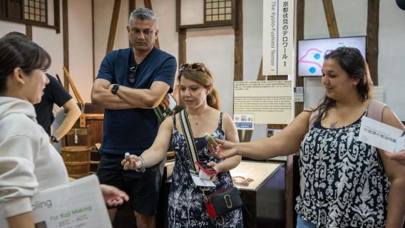 Kioto: Visita guiada a una cervecería de sake con maridaje de sake y comida