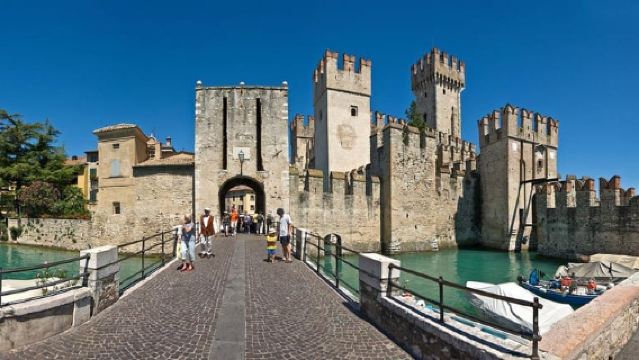 มิลาน: ทริปไปเช้าเย็นกลับที่ทะเลสาบการ์ดา, ซาโล และซีร์มิโอเน พร้อมเรือ…