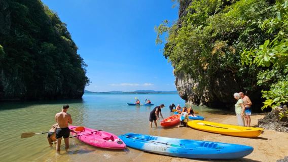 Koh Lanta: Kayaking and Longtail Boat Tour (Day trip)