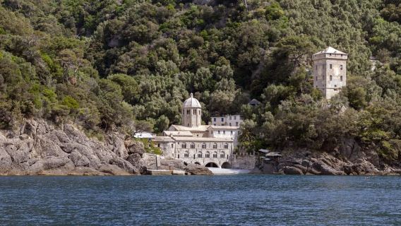 Camogli: entrada a la abadía de San Fruttuoso