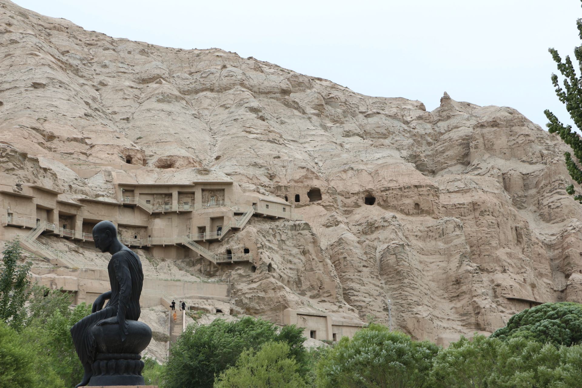Dunhuang West Thousand Buddha Caves, Yumen Pass, and Yadan Geopark Day Tour (Chinese-language group tour)