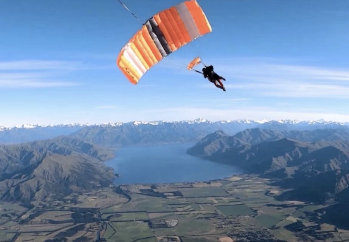 Paracadutismo a Wanaka, Nuova Zelanda [opzionale salto da 15.000 piedi tra le nuvole, vista panoramica sul paese di Wanaka e scoperta dei paesaggi dell'Isola del Sud]