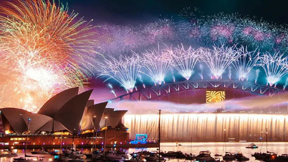 Crucero Fantasea con espectáculo de fuegos artificiales de Año Nuevo en Sídney (2.5 horas/salida desde Darling Harbour/un espectáculo de fuegos artificiales/bar con licencia)