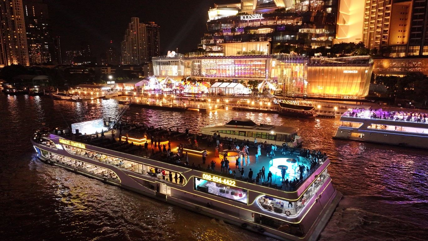 Bangkok, Thailand - Sawasdee Chaophraya River Night Cruise