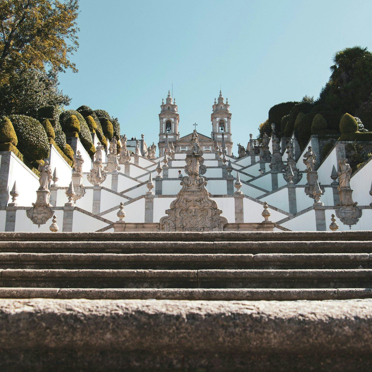 บรากาและกิมาไรส์: ทัวร์พร้อมไกด์ + บริการรับส่ง + อาหารกลางวัน