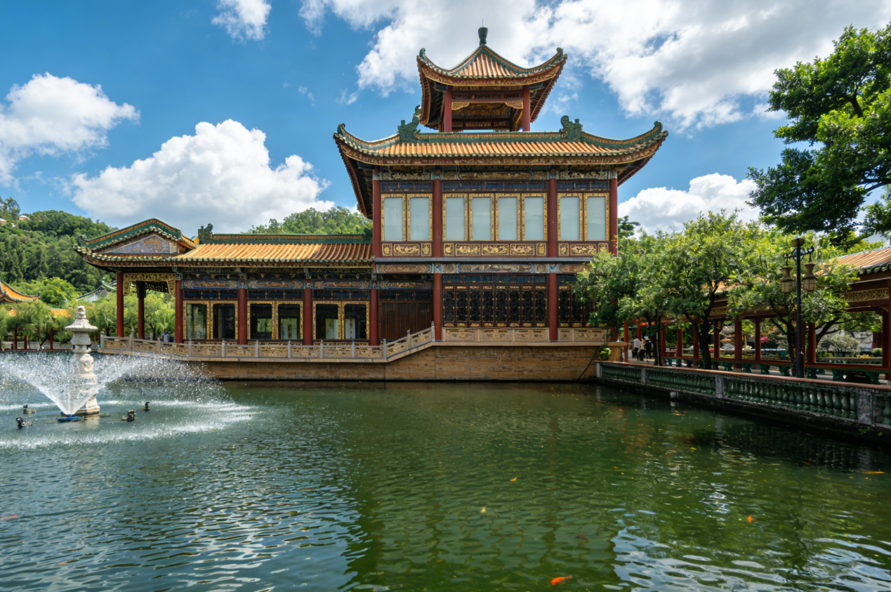 From Royal Gardens to Bay Night Views, This Zhuhai Route is Simply Romantic