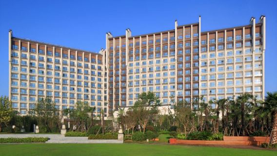 [Hefei Mercure Hotel by Raffles] Zimmer mit Garten- oder Seeblick und Balkon + Frühstück für zwei Personen + Vergnügungspark-Paket für zwei Personen im Hefei Sunac Land