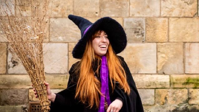 요크 마녀와 역사 걷기 투어