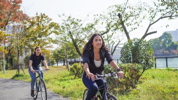 Osaka Castle & Local Neighborhoods 5h Bike Tour with Lunch
