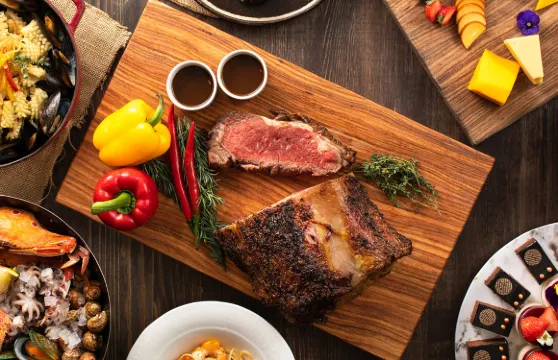 【和牛任食！平日晚餐不加價】新板希爾頓酒店悅市集自助式午或晚餐券（假日加 NT$300）