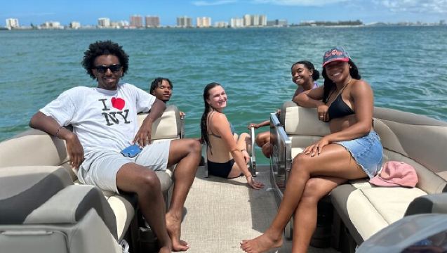 克利爾沃特海灘私人浮筒船之旅（6 人）