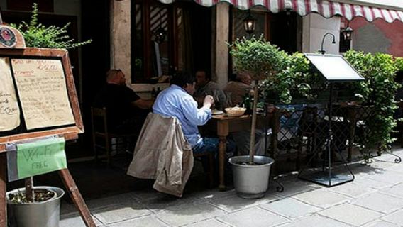 เวนิส: รับประทานอาหารค่ำที่ร้านอาหารเวนิสในย่านคันนาเรจิโอ