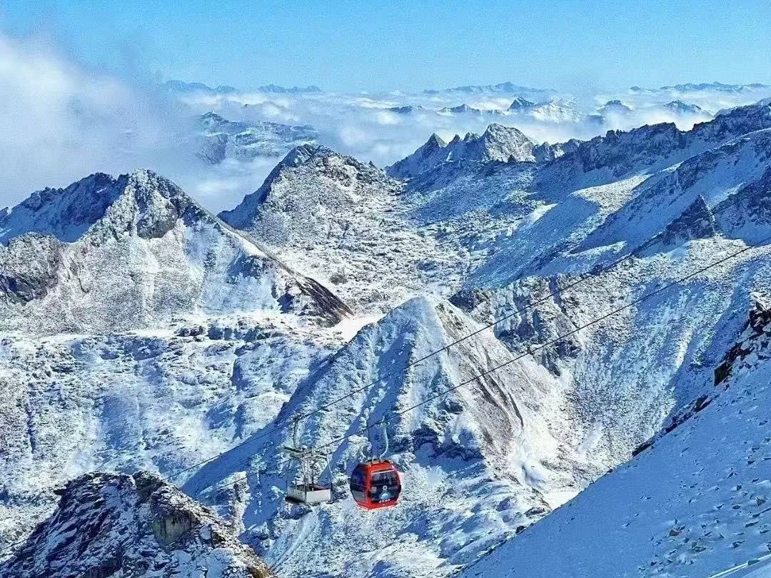 Perjalanan pribadi 3 hari dari Chengdu ke Gunung Empat Gadis + Lembah Bipeng + Gletser Dagu (dengan sopir rental mobil)