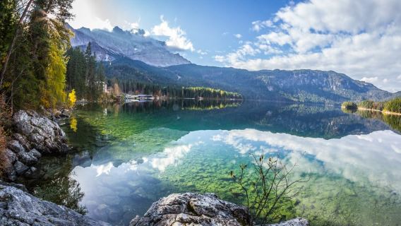 From Munich: Zugspitze Mountain Van Tour with Garmisch Town