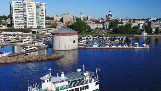 Kingston: Waterfront Shipwreck Cruise with Guide