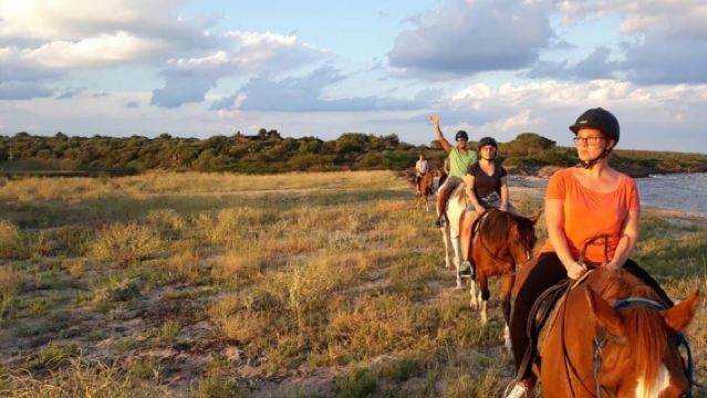 Orosei: cưỡi ngựa trên bãi biển